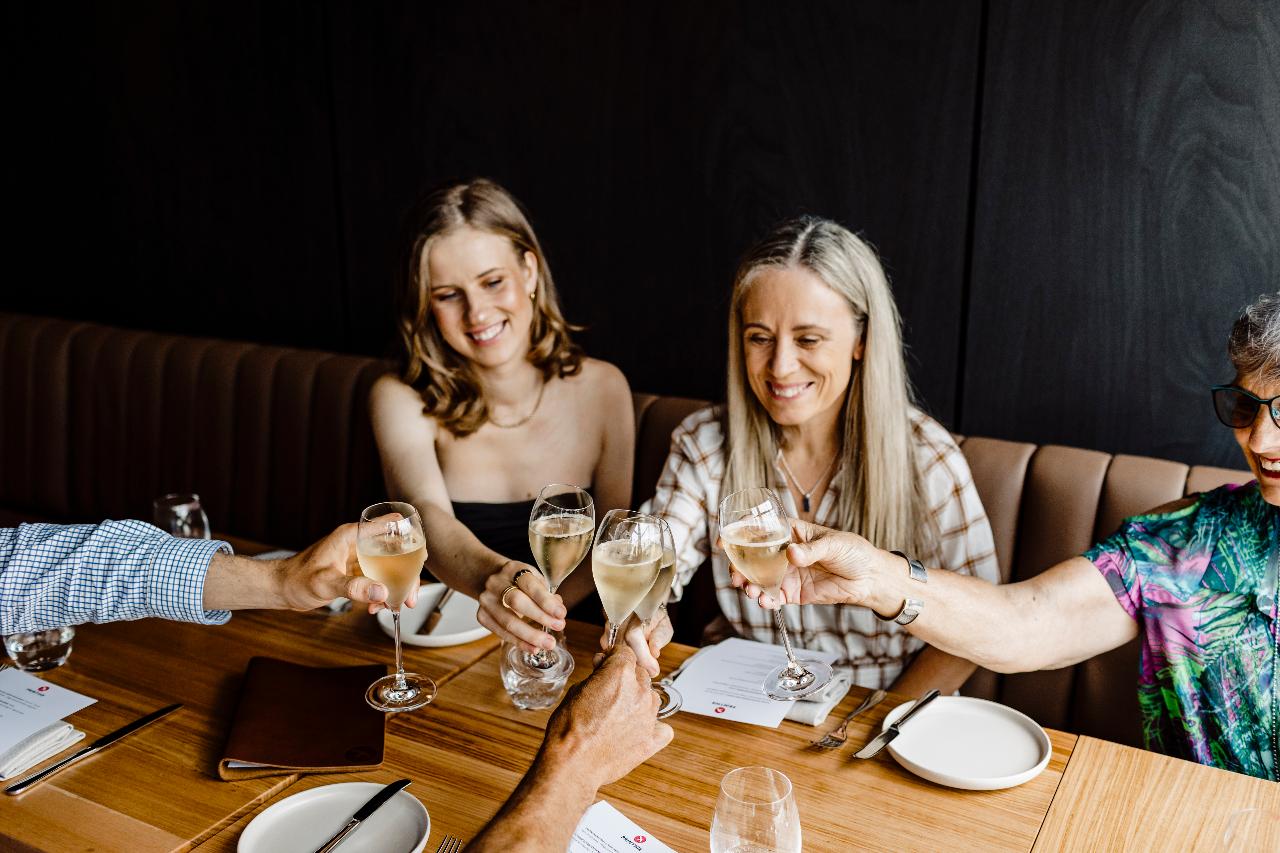 Sparkling Masterclass With 5-Course Lunch & Vineyard Tour