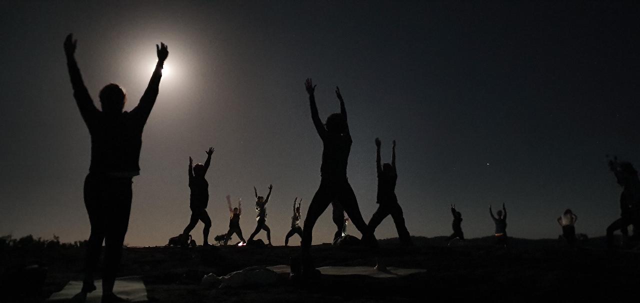 Full Moon Yoga Hiking Experience - Mundaring