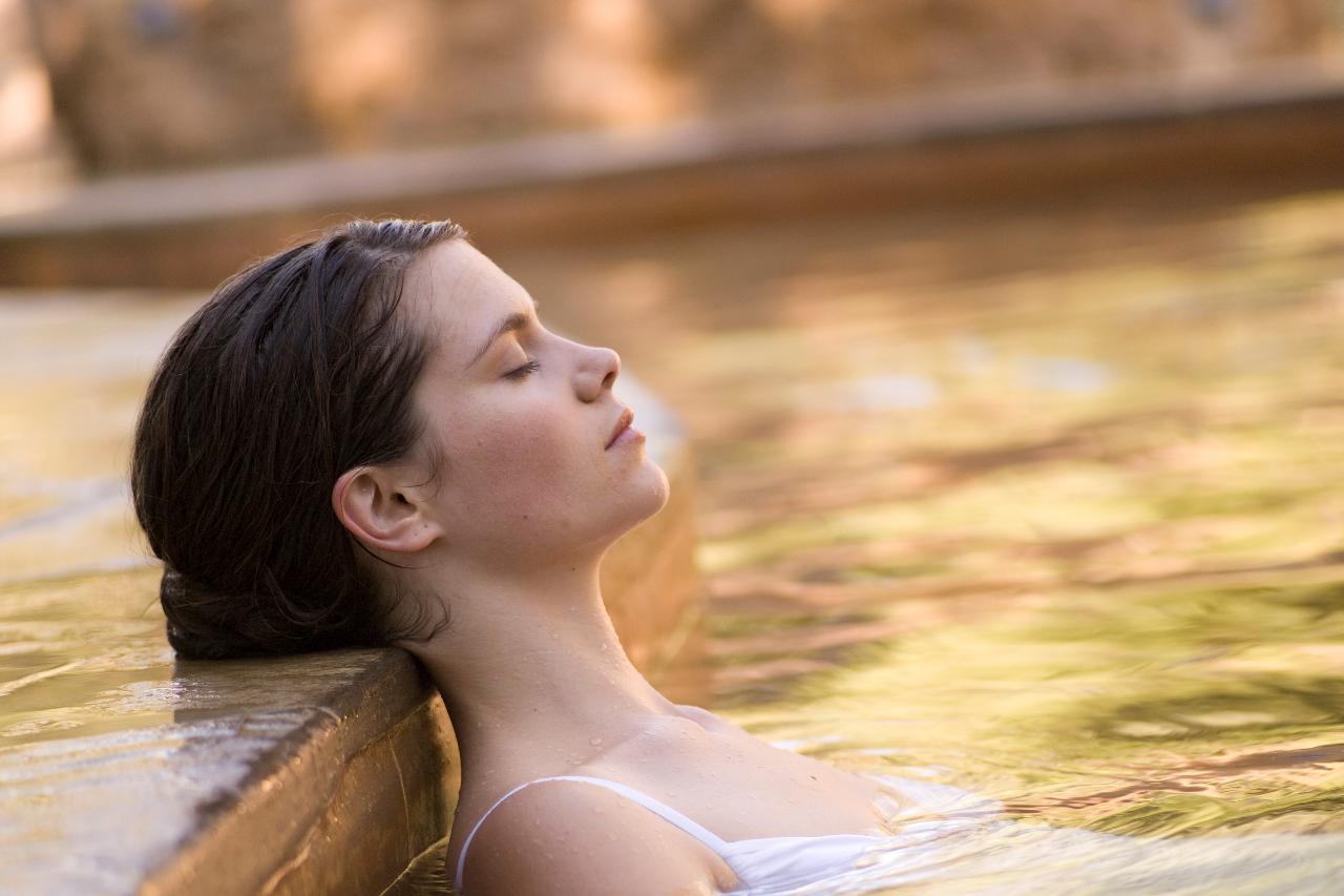 Autopia Tours: Peninsula Hot Springs Spa Entry + Shuttle Bus