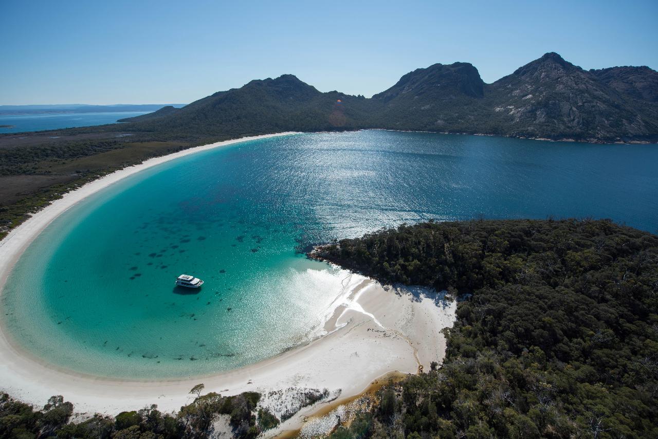 Wineglass Bay Cruises - Vista Lounge