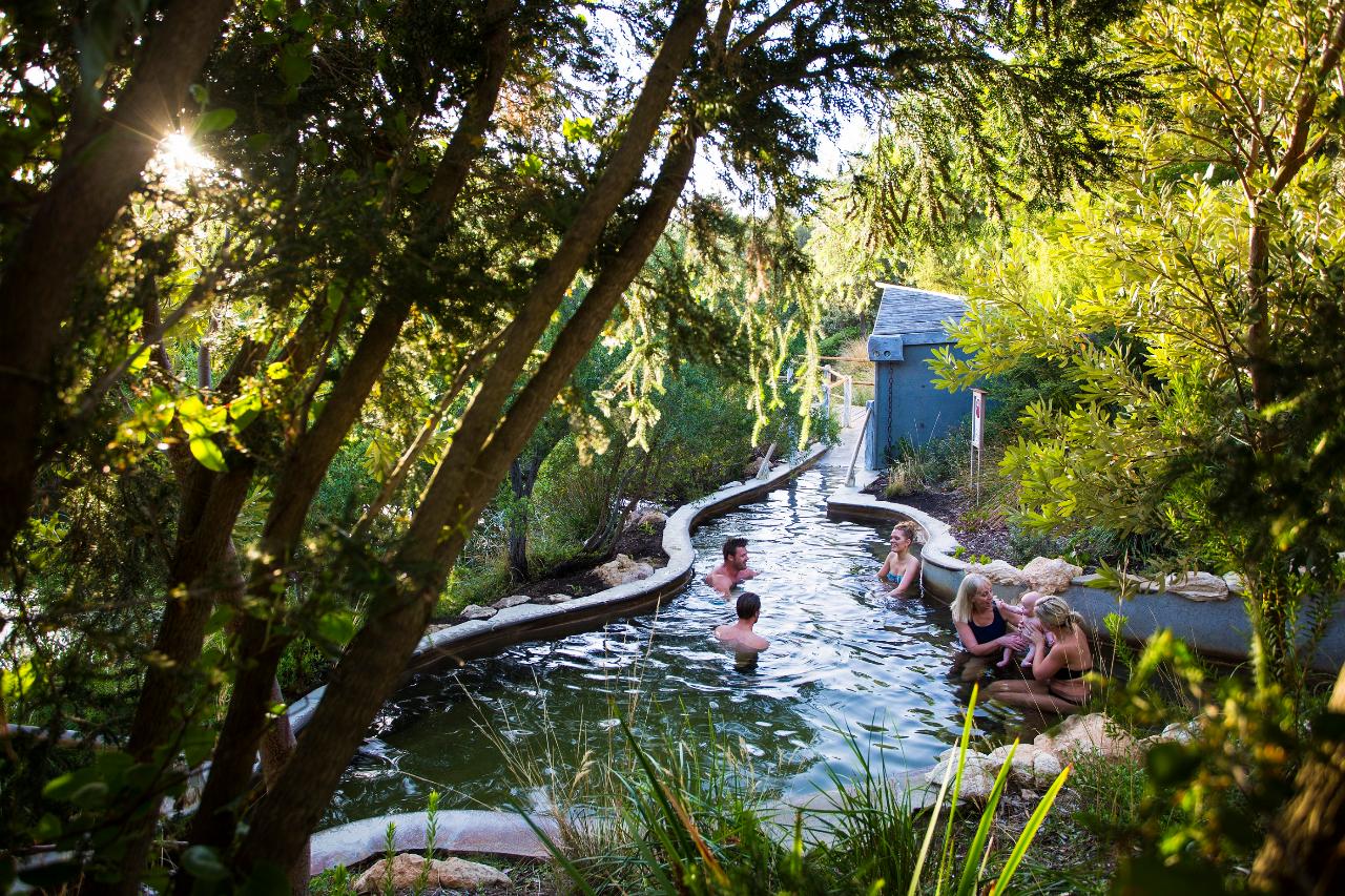 Autopia Tours: Peninsula Hot Springs Spa Entry + Shuttle Bus