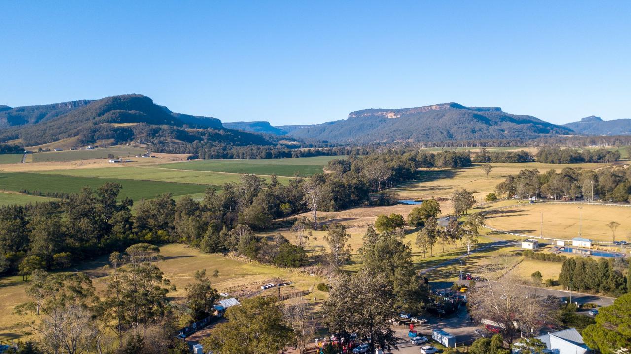 Southern Highlands Pub & Winery Tour