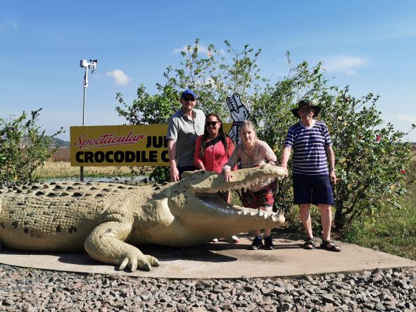 Darwin: Berry Springs, Jumping Crocodiles Cruise, Fogg Dam & Outback Pub 1 Day Minivan