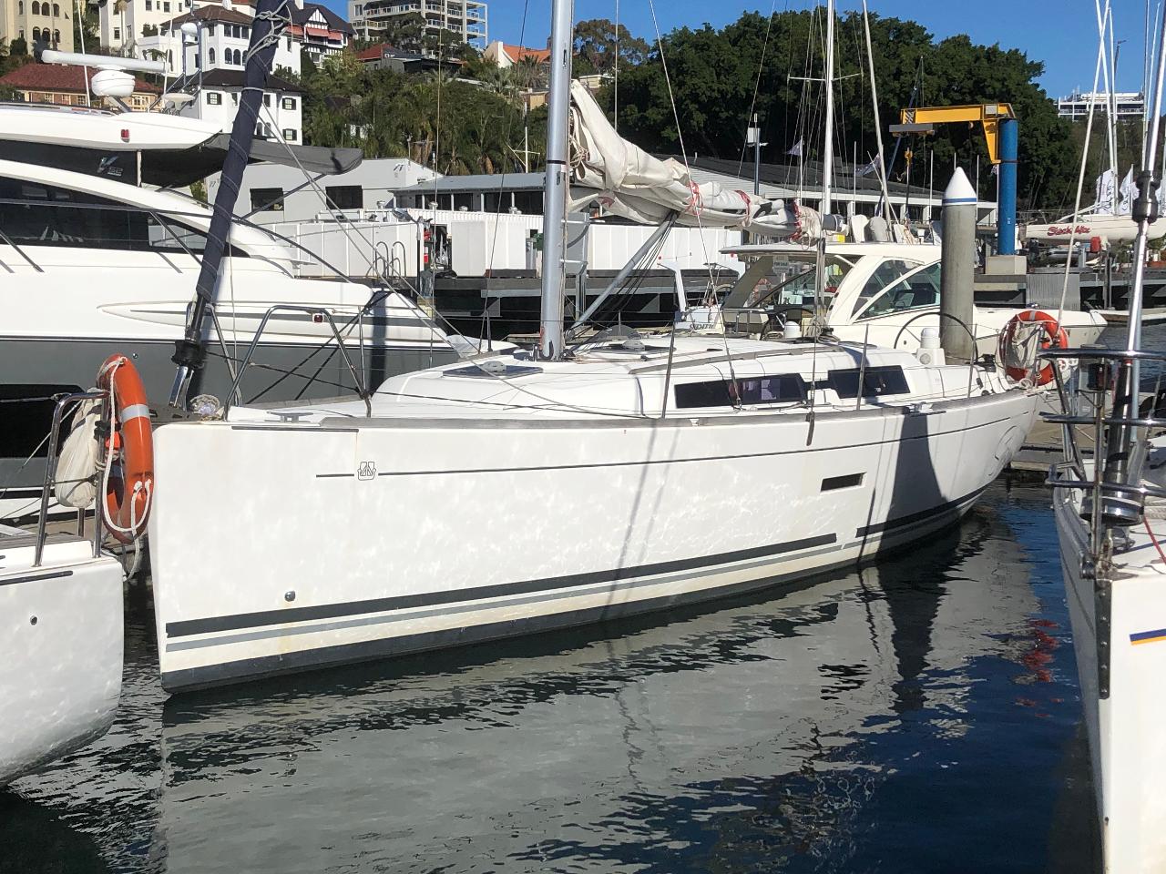 Bareboat Charter - Dufour 335 'Karma'