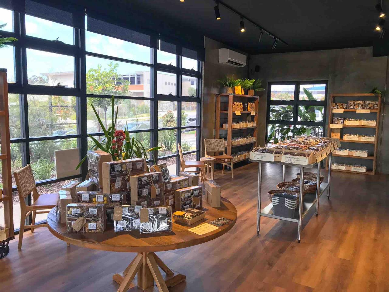 Secrets Of Noosa Tour With Oceanview Lunch, Nature And Noosa River Ferry - Luxury Private Tour