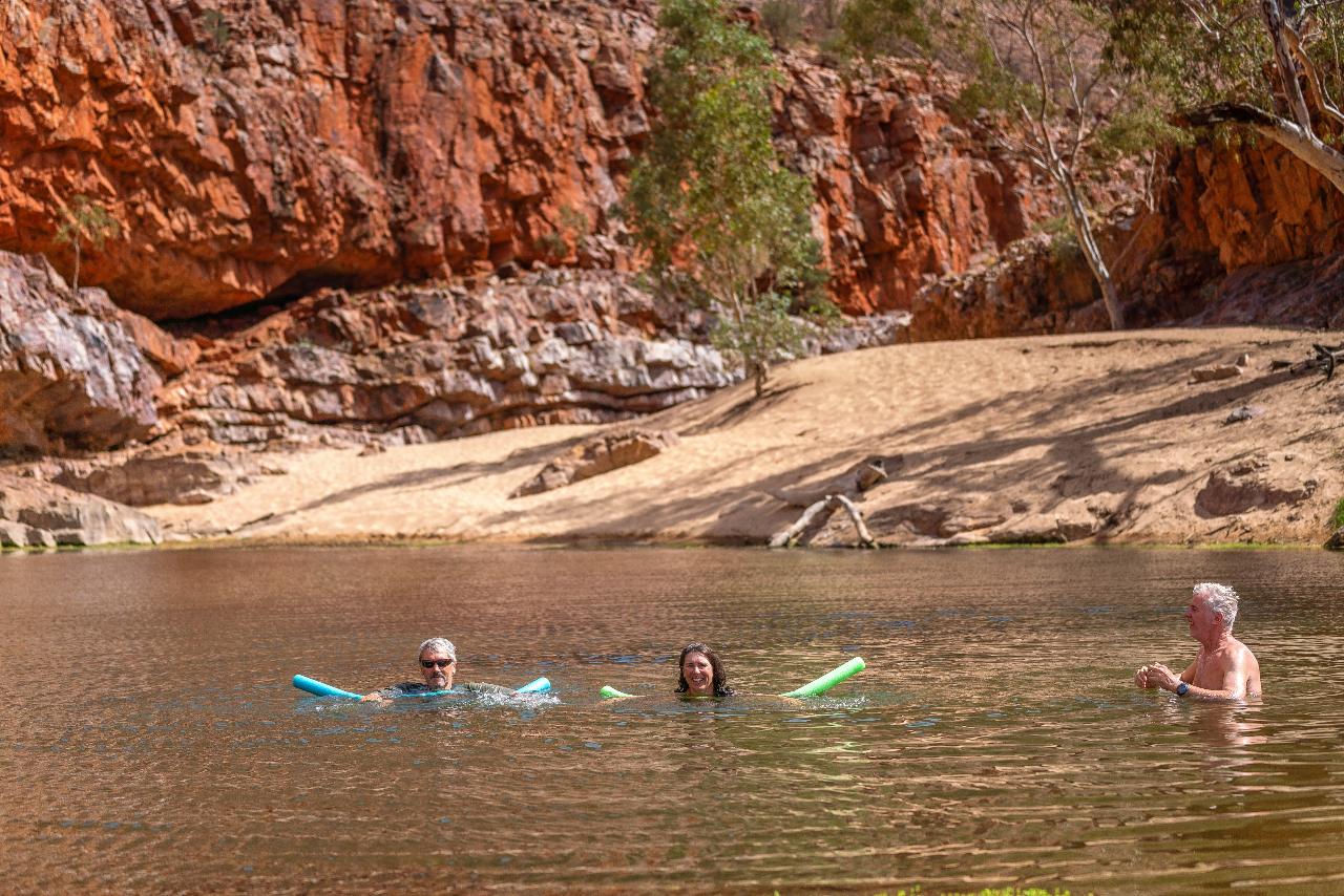 Walk & Waterhole - Ormiston Gorge - Private Tour - Full Day