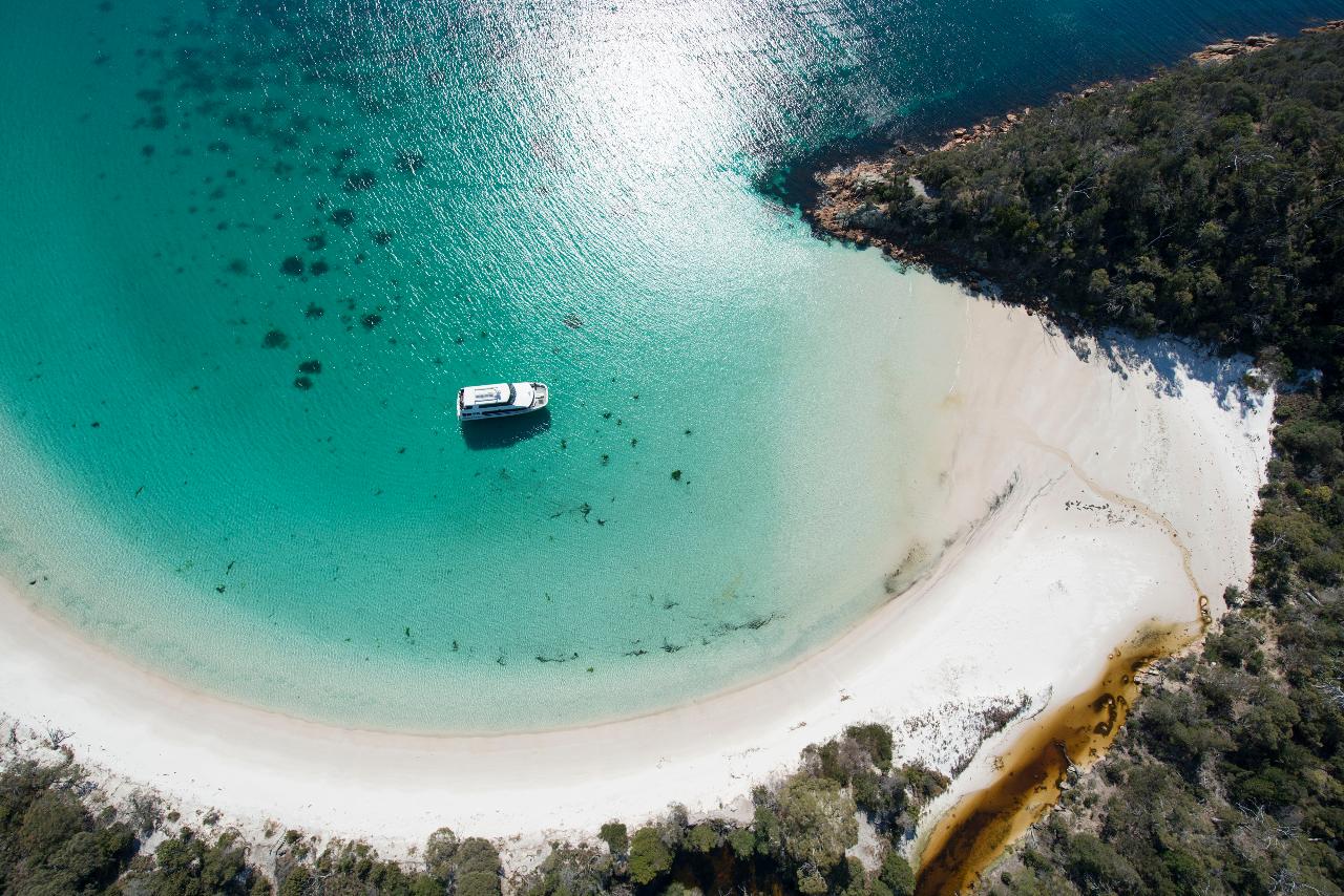 Wineglass Bay Cruises - Vista Lounge With Ploughmans Lunch