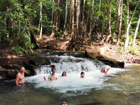 Darwin: Berry Springs, Jumping Crocodiles Cruise, Fogg Dam & Outback Pub 1 Day Minivan