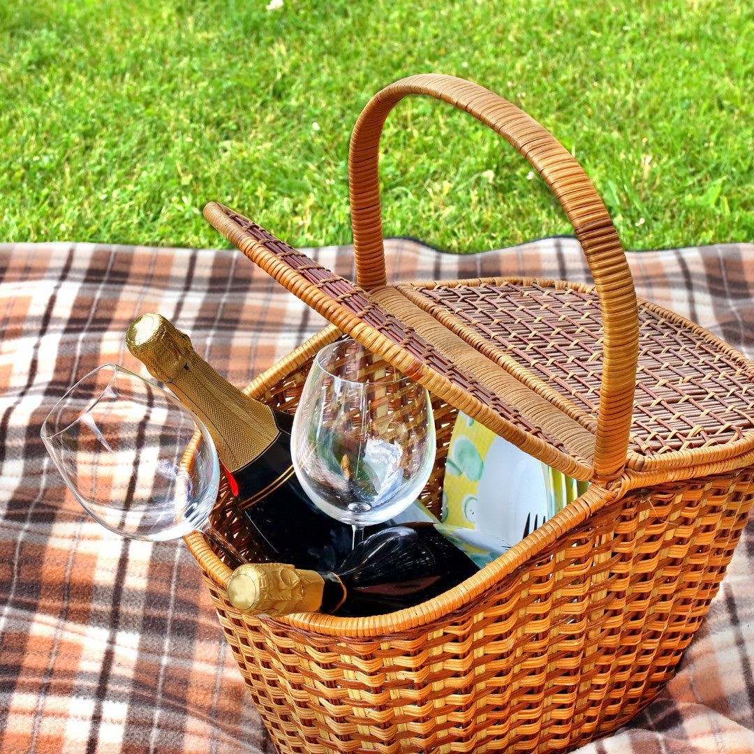 Helicopter Picnic Among The Vines