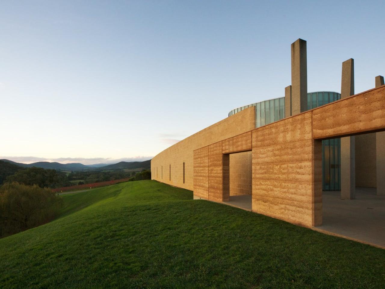 Yarra Valley Safari: Wildlife, Wine And Indulgence